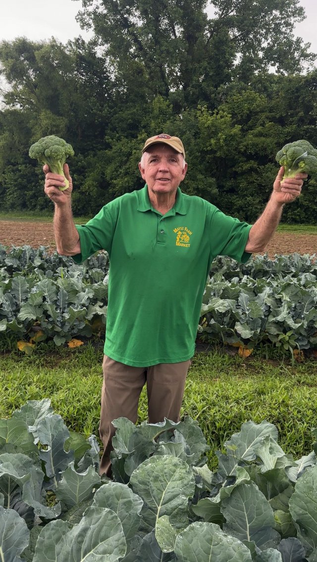 image-1012645-paul_standing_in_broccoli-45c48.w640.jpg
